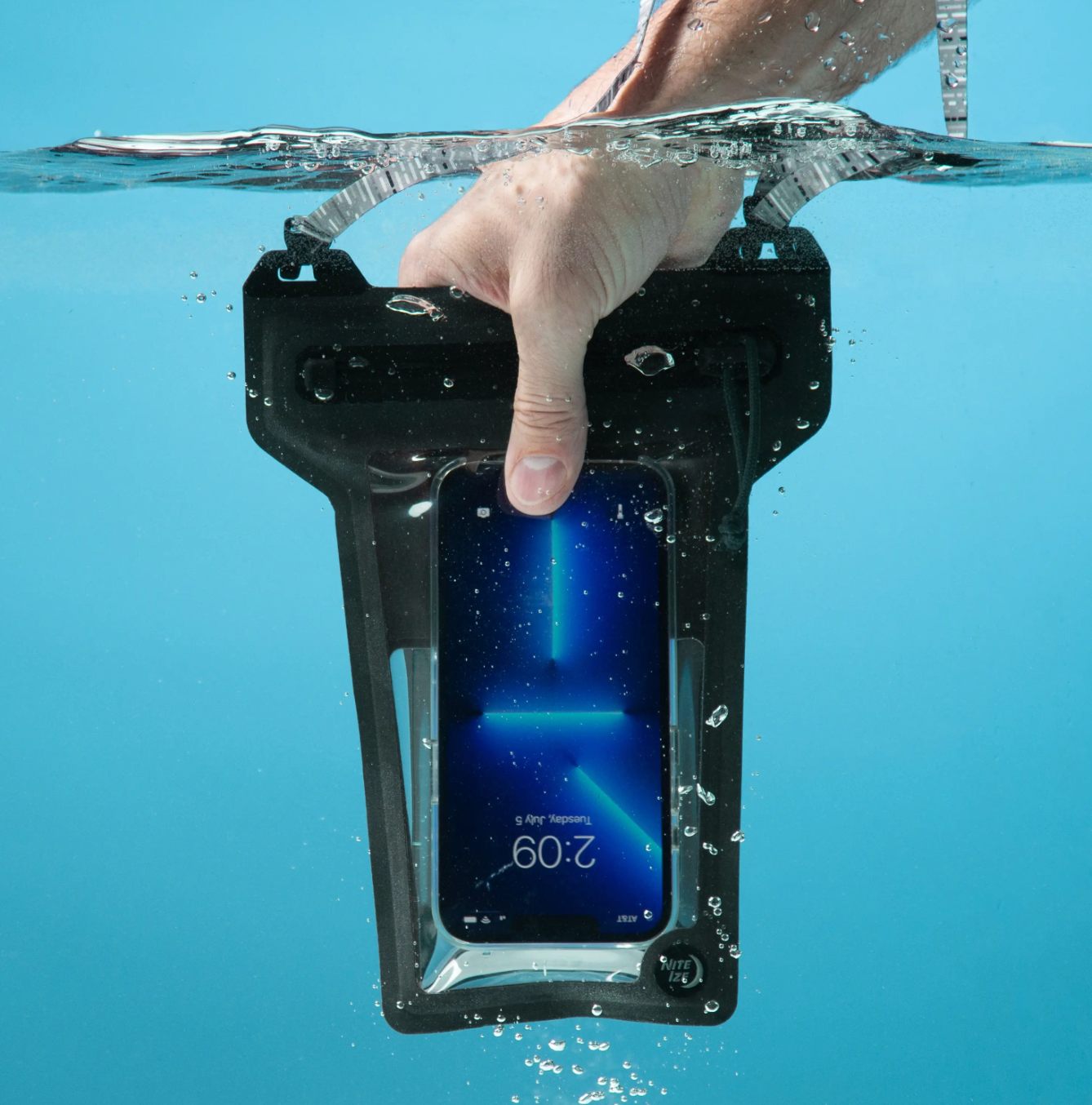 Nite Ize RUNOFF® WATERPROOF PHONE POUCH