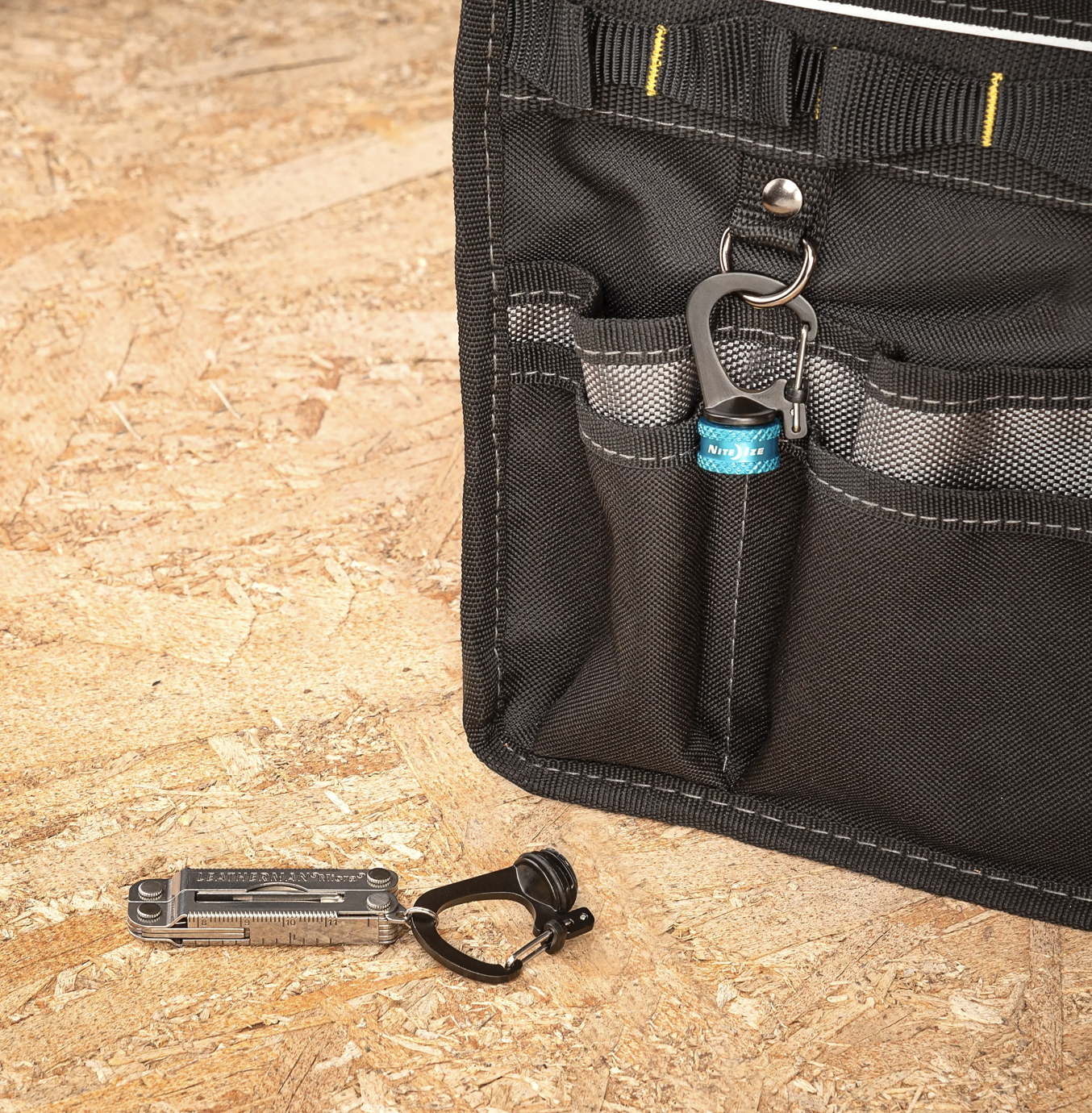 Nit Ize SLIDELOCK® 360° MAGNETIC LOCKING DUAL CARABINER