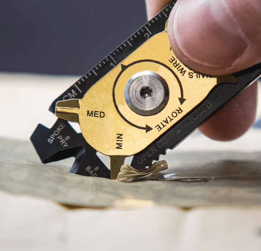 True Utility Multitool True Fixr The 20 in 1 Carabinier Tool